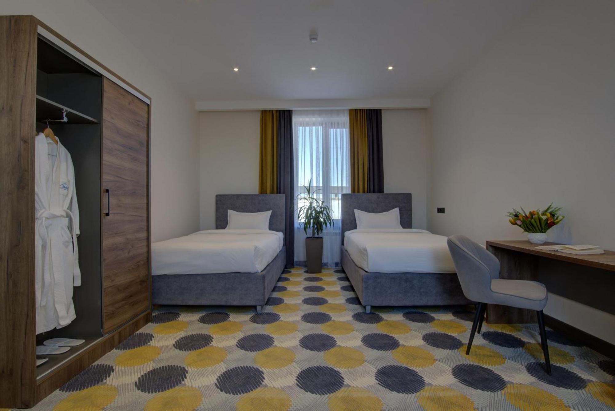 Grand Khan Tengri 4* Naryn Esterno foto