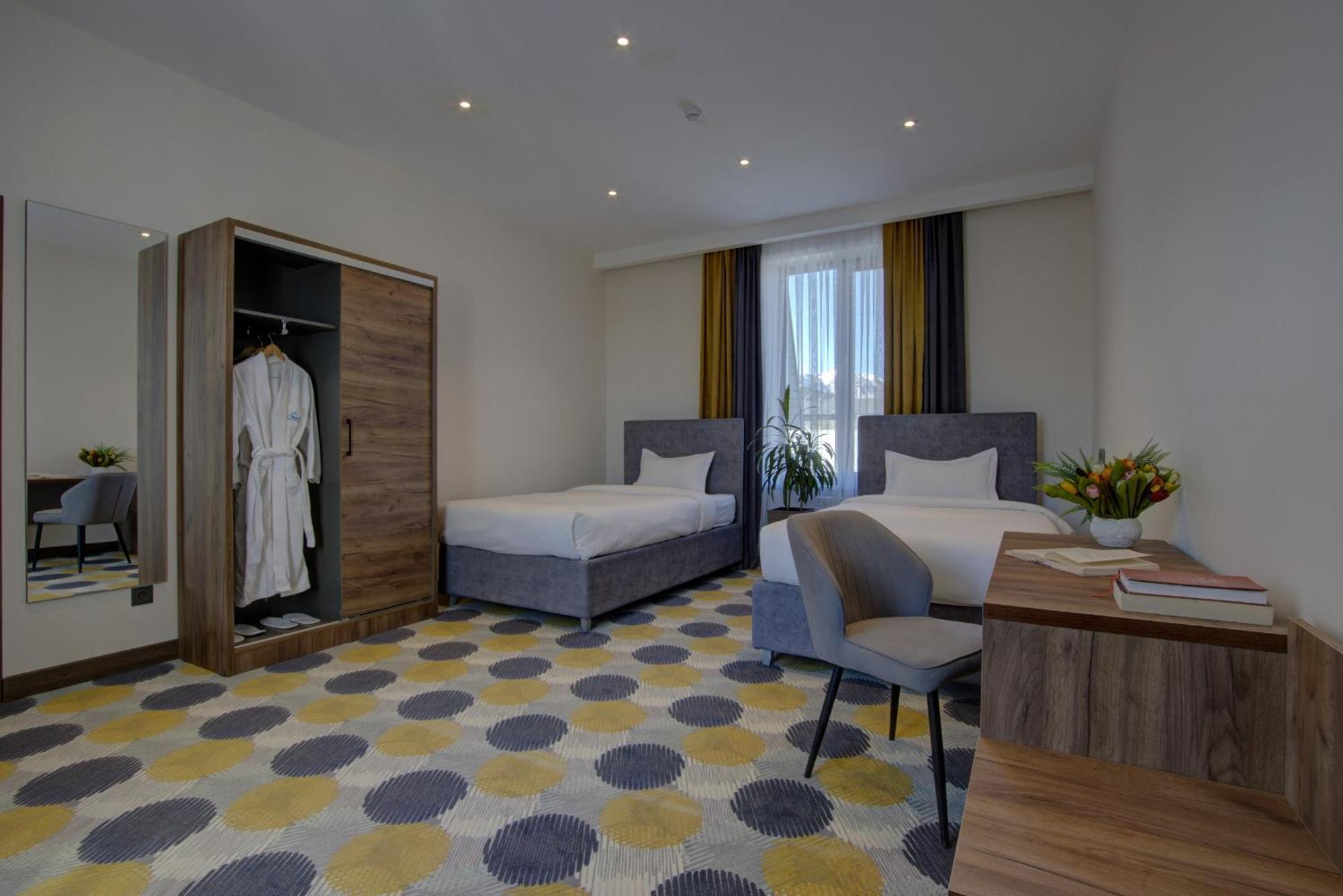 Grand Khan Tengri 4* Naryn Esterno foto