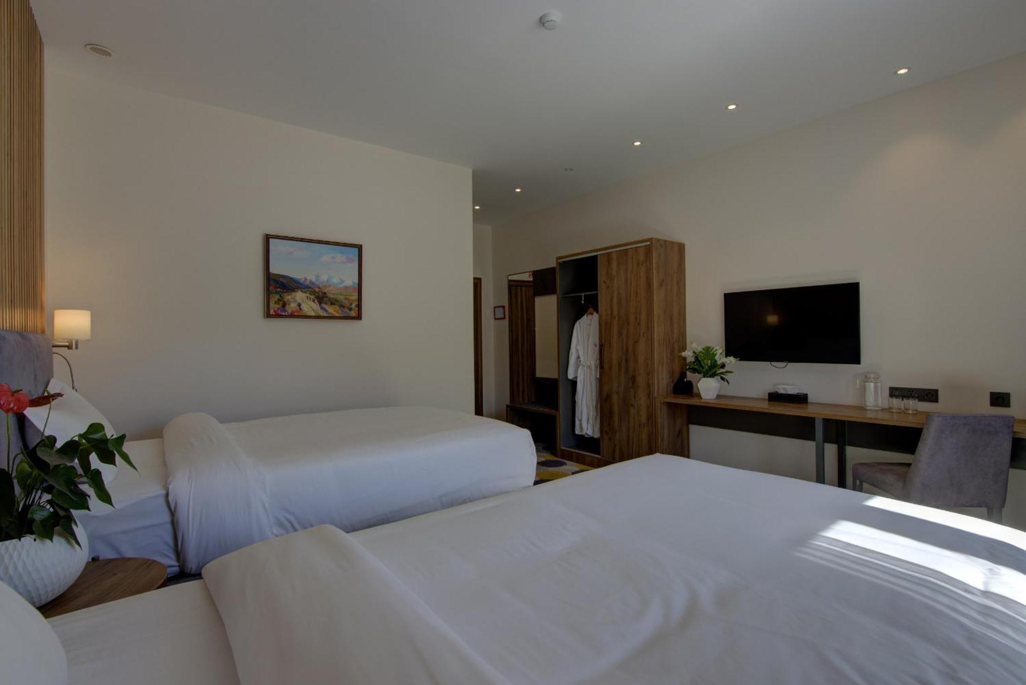 Grand Khan Tengri 4* Naryn Esterno foto
