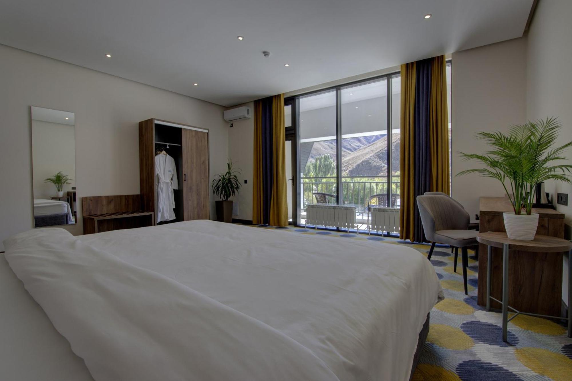 Grand Khan Tengri 4* Naryn Esterno foto