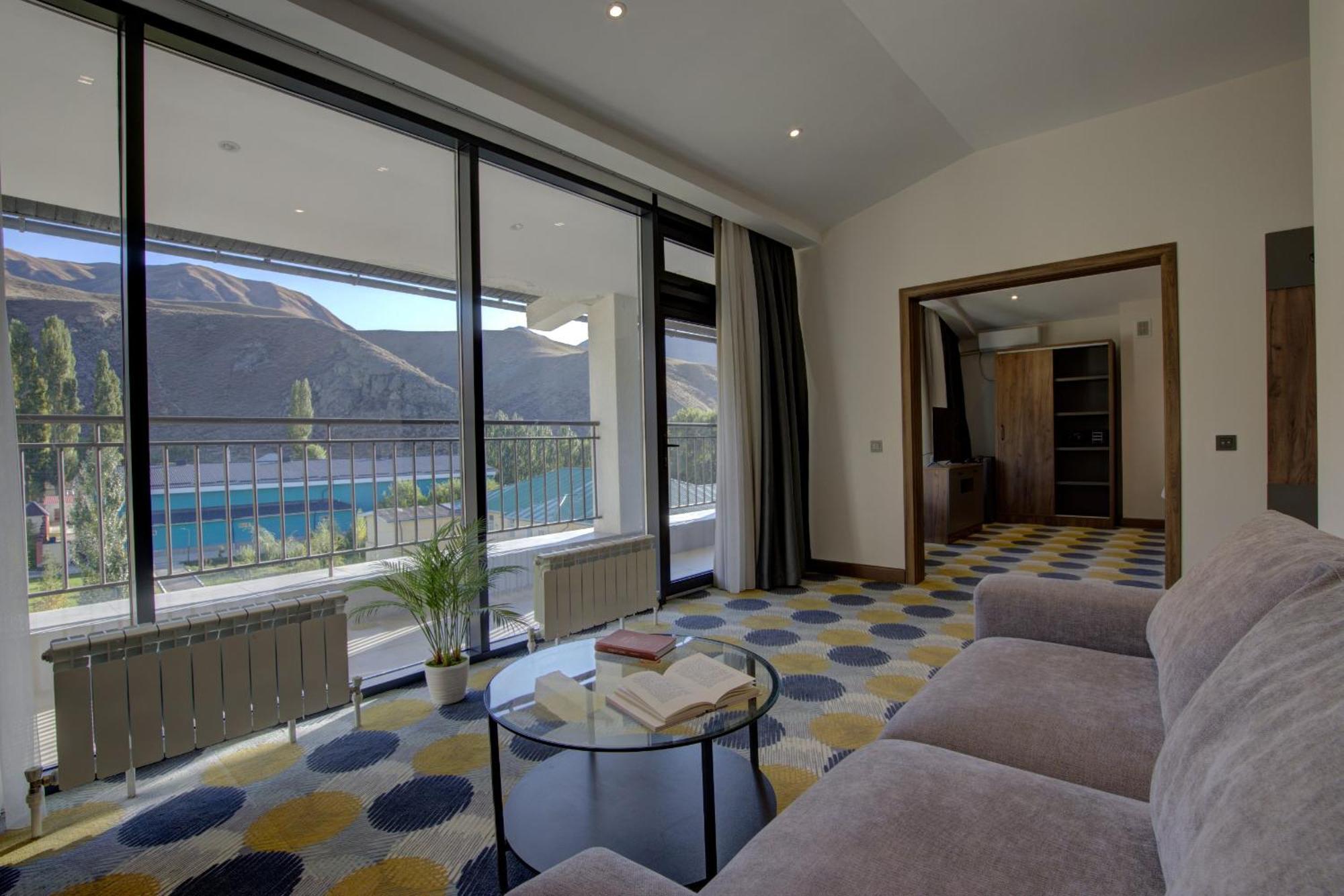 Grand Khan Tengri 4* Naryn Esterno foto