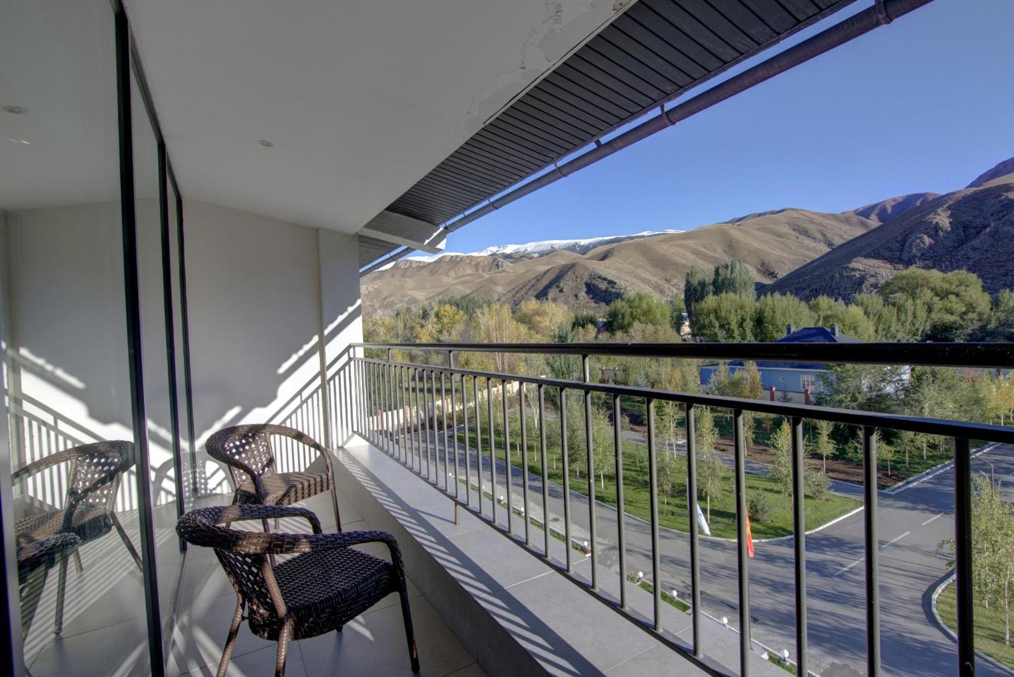 Grand Khan Tengri 4* Naryn Esterno foto